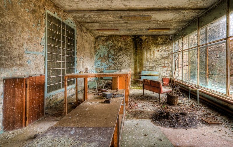 Illustration for article titled The Decaying Remains of Abandoned Hospitals